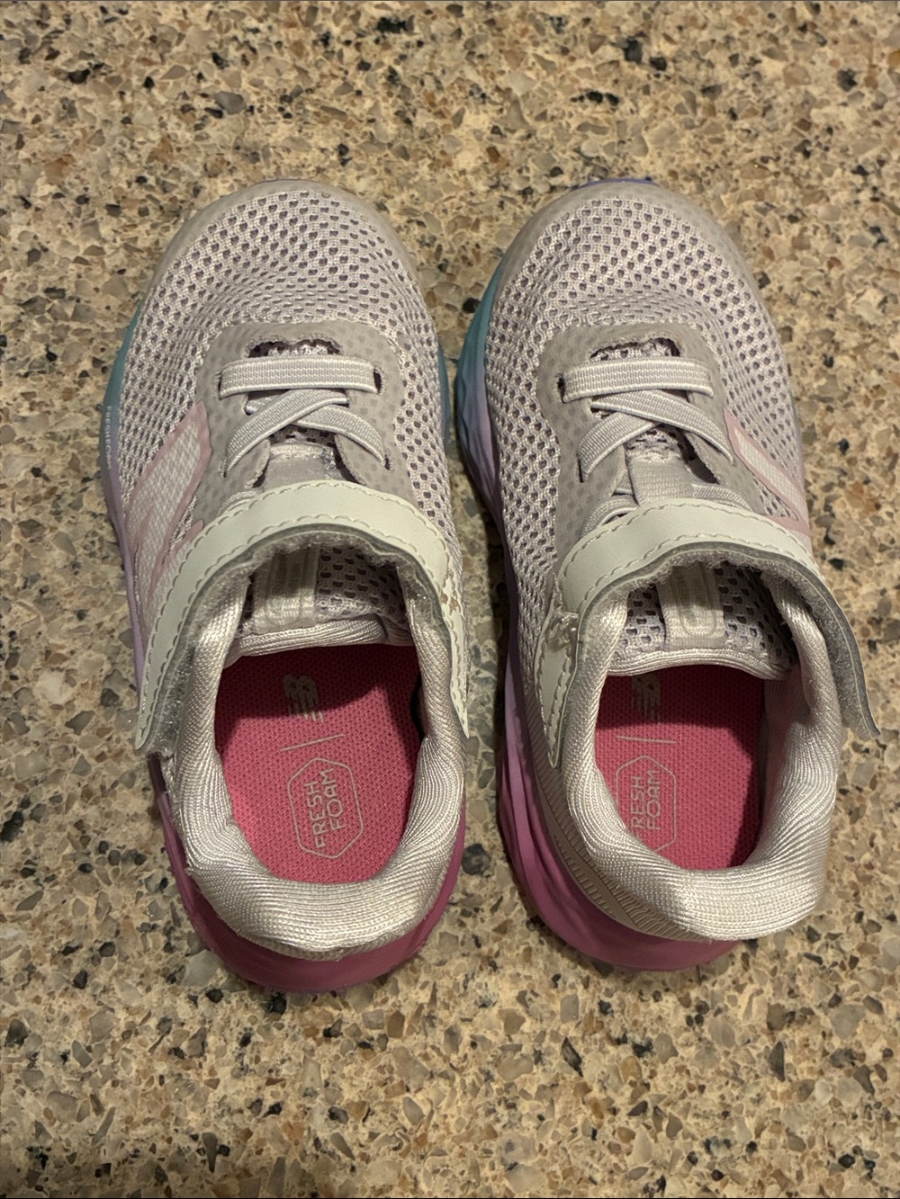Fresh Foam Arishi v4 Bungee Lace with Top Strap Size 6 Toddler - Picture 8 of 9